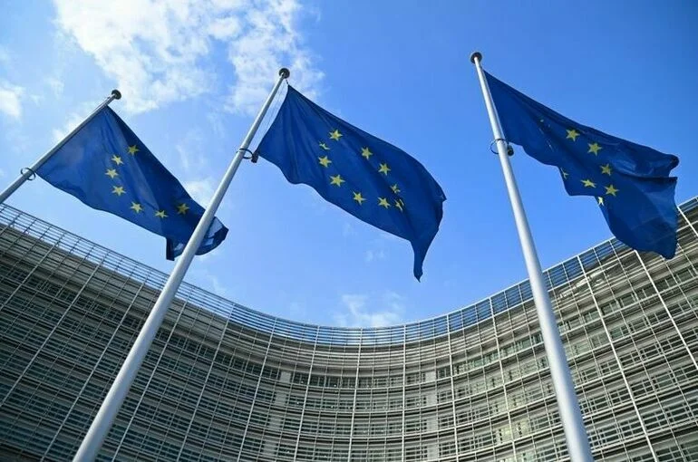 Politico: ЕК может представить 17-й пакет антироссийских санкций 6 мая