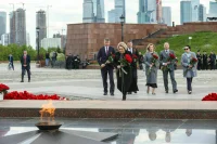 Матвиенко возложила цветы к Вечному огню на Поклонной горе