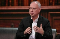 Дмитриев прокомментировал видео Макрона и Мерца с белым свертком