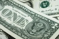 Курс доллара опустился ниже 80 рублей впервые с 21 апреля