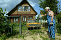 Пенсионеров предложили освободить от налога на садовые дома