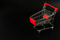 Лики святых, кресты, былинные герои: что возмущает россиян на этикетках товаров