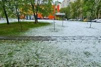 Москвичам спрогнозировали мокрый снег и +22 градуса тепла на выходных