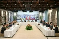 Переговоры между Россией и Украиной раскололи страны Запада       