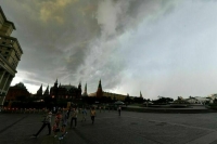 Москвичей предупредили о грозе и сильном ветре