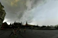 Москвичей предупредили о грозе и сильном ветре