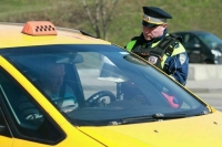 В Москве предлагают штрафовать неаттестованных таксистов