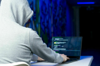 Силовики задержали IT-специалистов, прикрывавших маркетплейс с наркотиками