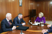 Губернатор Волгоградской области рассказал Матвиенко об инвестпроектах в регионе