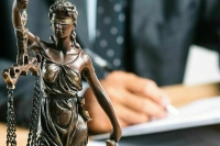 Законопроект о содержании подозреваемых в судебных помещениях прошел I чтение