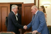 Сенатор Карасин встретился с евродепутатом от Люксембурга Фернаном Картрайзером