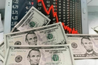 Доллар на межбанковском рынке опустился ниже 78 рублей впервые с 2023 года