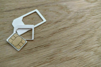 В Госдуму внесли законопроект, запрещающий мигрантам иметь более одной сим-карты