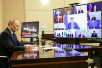 Путин поручил перевести госуслуги и финуслуги в российский мессенджер