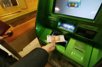 Банкам хотят запретить взимать комиссии с инициативных платежей россиян