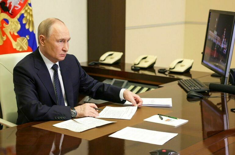 Путин поручил не затягивать с разработкой нового закона о языках народов РФ