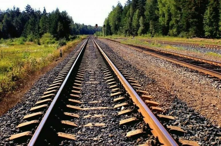 Тепловоз сошел с рельсов в результате подрыва в Белгородской области