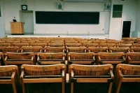 Для многодетных родителей предложили ввести квоту на обучение в вузах