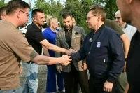 Сенатор Якушев передал жителям Авдеевки ключи от квартир, восстановленных после обстрела
