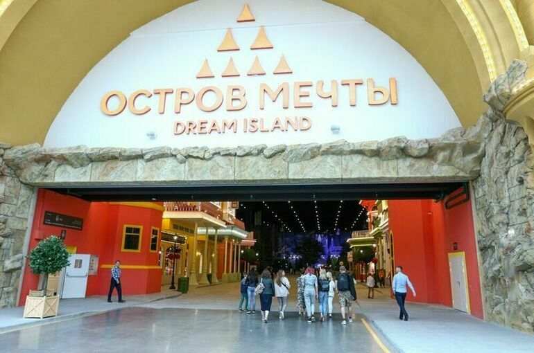 В Москве на аттракционе в парке «Остров мечты» застряли 17 человек