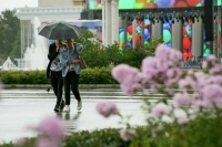 Москвичам спрогнозировали сильные дожди на длинных выходных