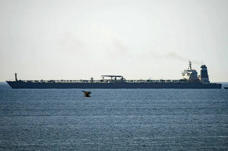 Два нефтяных танкера столкнулись в Оманском заливе