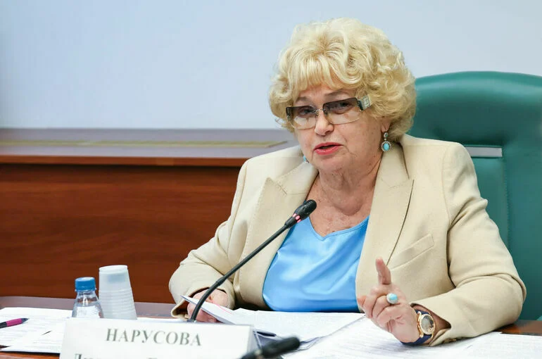 Сенатор Нарусова призвала наказывать за нарушение закона о защите русского языка