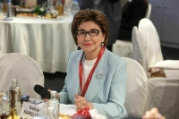 Сенатор Карелова рассказала о роли женщин в формировании здорового образа жизни в семье