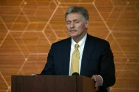 Песков: У России и США есть разные треки контактов