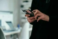 Минцифры хочет запретить перепрошивку гаджетов для борьбы с киберпреступностью