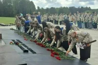 Участникам «Поезда Памяти» рассказали об истории Хатыни
