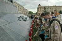 Участники проекта «Поезд Памяти» возложили цветы к обелиску Победы в Минске