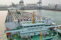 Bloomberg: Судно с 3 тыс. автомобилей на борту затонуло в Тихом океане