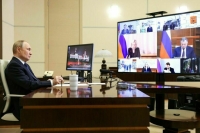 Путин поручил главам регионов создать условия для работников культуры