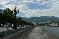 В очередях на подходах к Крымскому мосту находятся более 500 машин