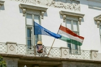 Экс-евродепутат: Орбан пытается шантажировать Брюссель итогами опроса по Украине