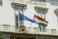 Экс-евродепутат: Орбан пытается шантажировать Брюссель итогами опроса по Украине