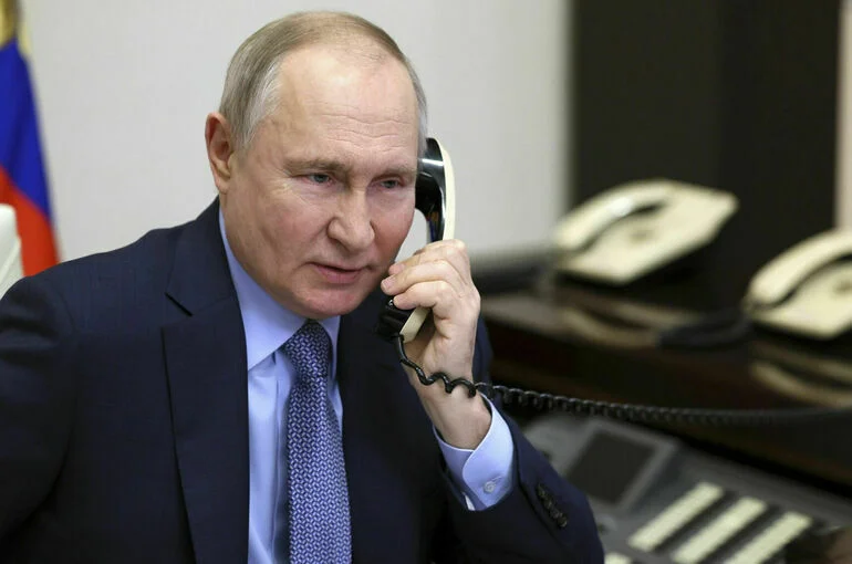 Путин и Макрон обсудили ситуацию на Ближнем Востоке
