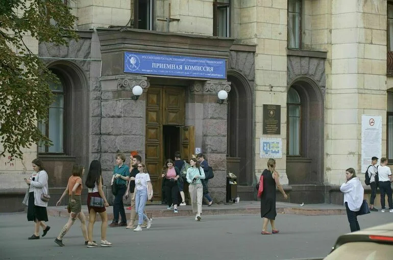 Поступить в вуз на бюджет смогут свыше 600 тысяч человек