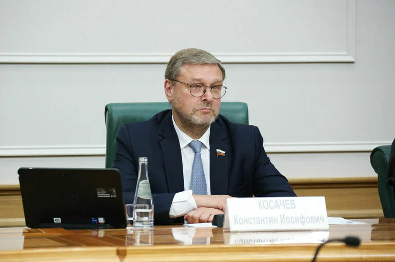 Сенатор Косачев считает неправильным разделять Победу «по национальным квартирам»