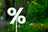 Экономист Варьяш: К концу 2026 года ключевая ставка может достигнуть 10-11%