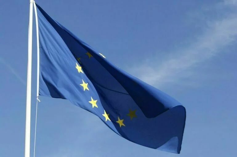 Европарламент отклонил вотум недоверия фон дер Ляйен
