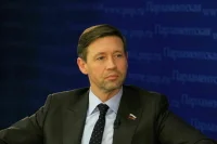 Сенатор Шейкин призвал запретить ездить на электросамокатах по узким тротуарам