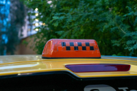 Запрет на работу в такси не по месту регистрации предложили отменить