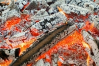 Склад с доской загорелся в Курской области в результате удара дрона