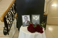 Старовойта похоронили на Смоленском кладбище в Петербурге