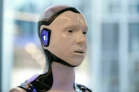 Депутат Лантратова предложила организовать школьный хакатон по созданию ИИ