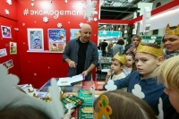 Путин поручил рассмотреть вопросы по выпуску детской книжной карты