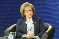 Сенатор Скаковская призвала к осторожности в вопросе сроков обучения в школе