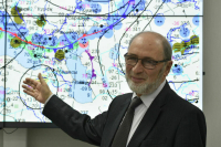 Вильфанд: Грозы и шквальный ветер задержатся в Москве до вечера 16 июля